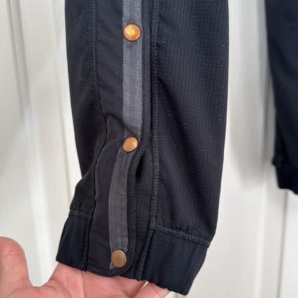 Lululemon Jogger snap button hem, drawstring on waist. - Picture 6 of 12